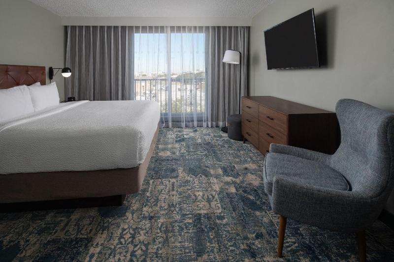 חדר דלוקס עם מיטת קינג, Four Points By Sheraton Suites Tampa Airport Westshore