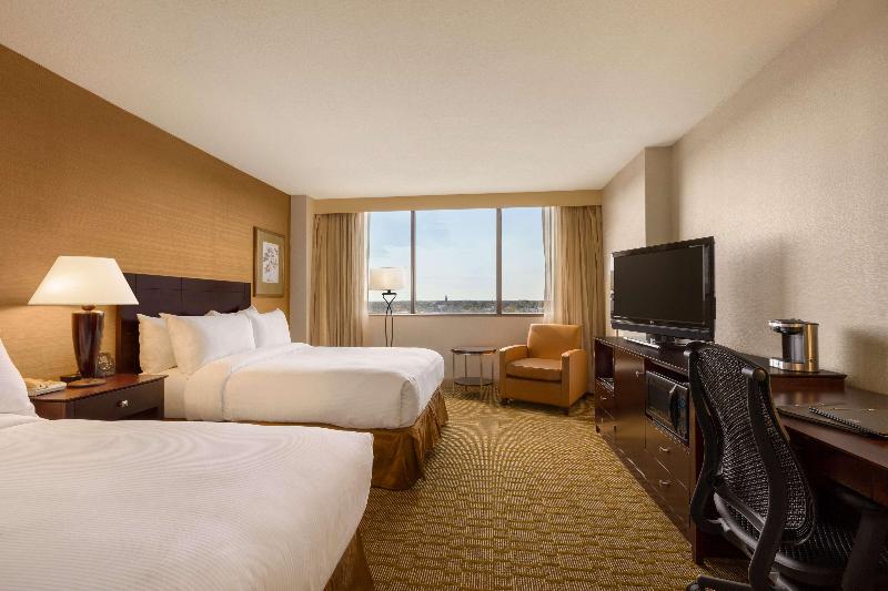 Standardzimmer Kingsize Bett, Hilton Fort Wayne At The Grand Wayne Convention Center