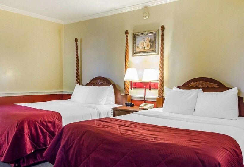 带2个双人床的标准工作室, Clarion Inn Strasburg  Lancaster