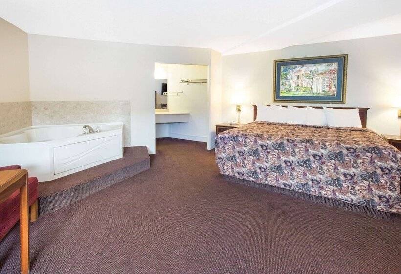 سوییت, Days Inn By Wyndham Dubuque