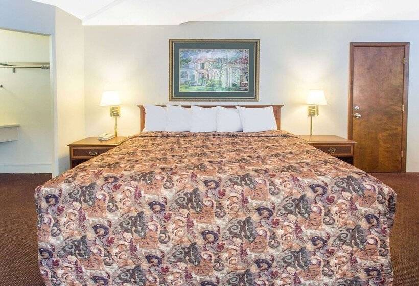 سوییت, Days Inn By Wyndham Dubuque