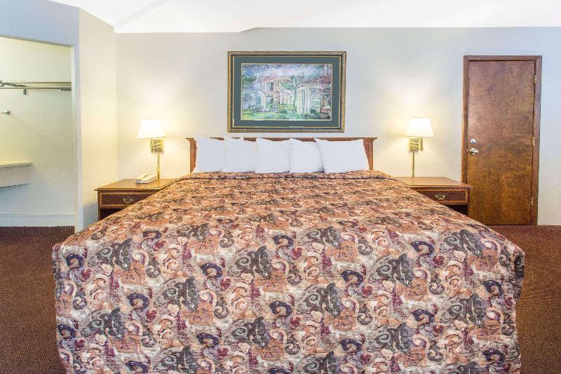 اتاق استاندارد با تخت بزرگ, Days Inn By Wyndham Dubuque