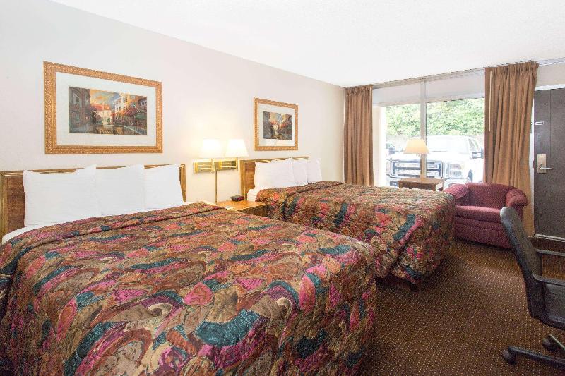 سوییت, Days Inn By Wyndham Dubuque
