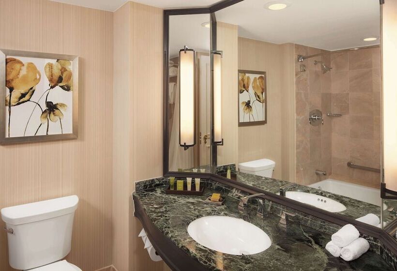 Номер Executive, Hilton Short Hills