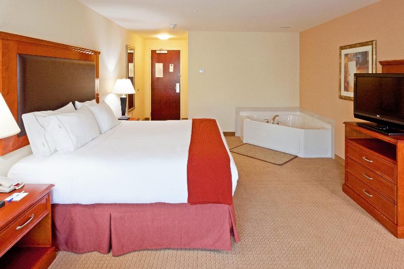 Люкс Кровать Кинг, Holiday Inn Express & Suites Albany Airport Area   Latham, An Ihg