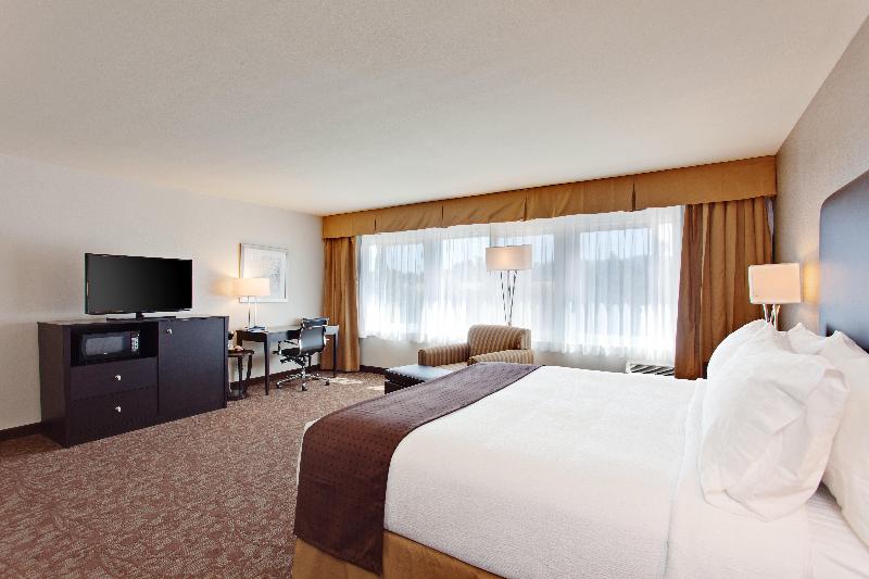 이그제큐티브 룸 킹사이즈 침대, Holiday Inn West Covina, An Ihg