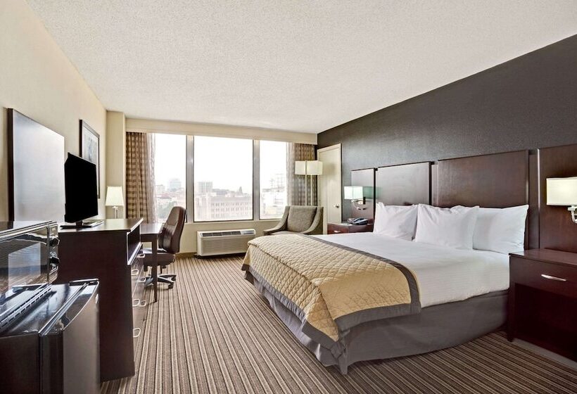 Номер Deluxe Кровать Кинг, Wyndham Garden Norfolk Downtown