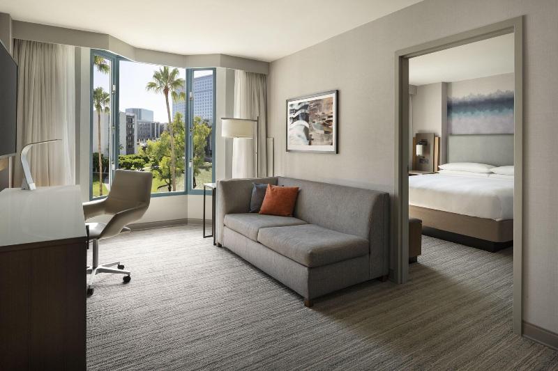 스위트 킹사이즈 침대, Costa Mesa Marriott
