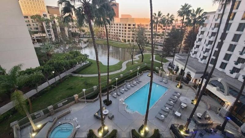 스위트 킹사이즈 침대, Costa Mesa Marriott