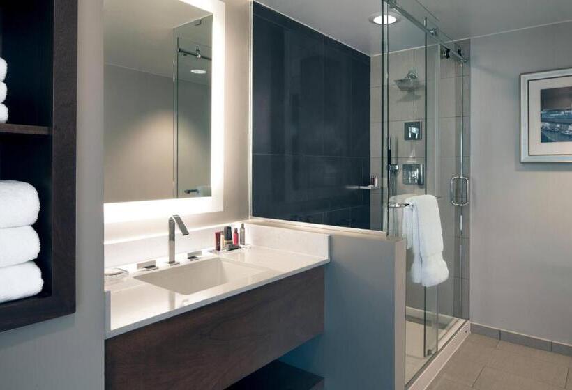 带城市景观和大床的豪华房间, Kansas City Marriott Country Club Plaza