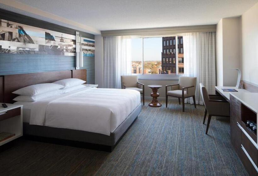 带大床的行政房间, Kansas City Marriott Country Club Plaza