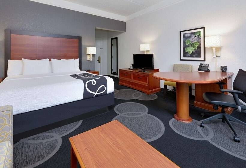 Номер Deluxe, La Quinta By Wyndham Dallas North Central