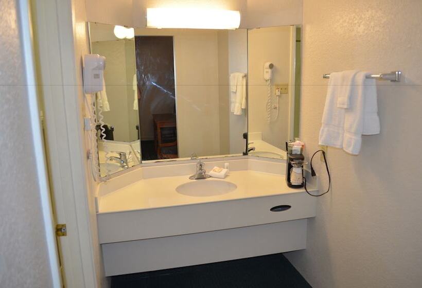 ２ダブルベッドのスタンダードルーム, Magnuson Hotel Texarkana