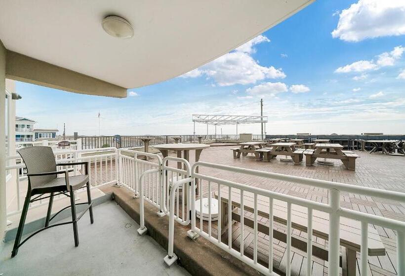 اتاق استاندارد با تراس و چشم‌انداز دریا, Montreal Beach Resort