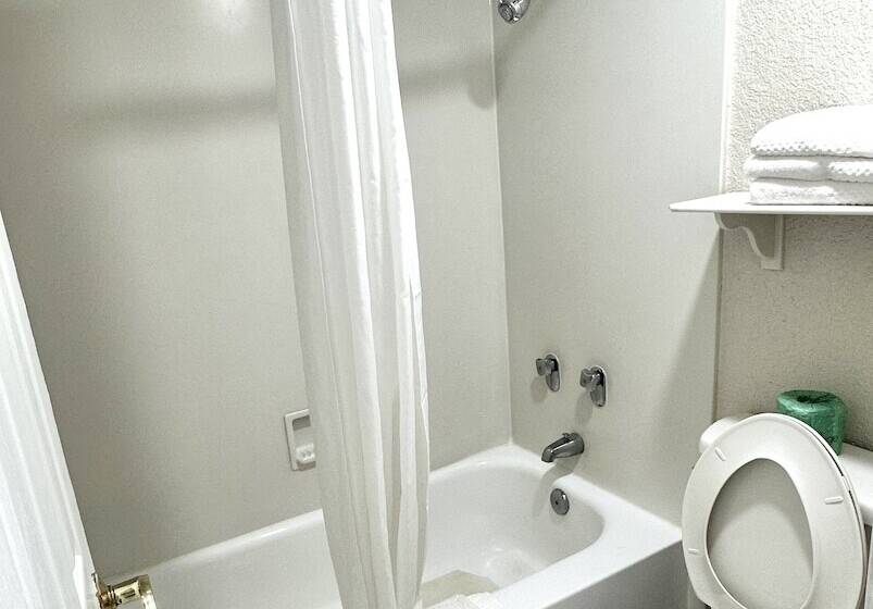 ２ダブルベッドのスタンダードルーム, Quality Inn Nacogdoches Near University