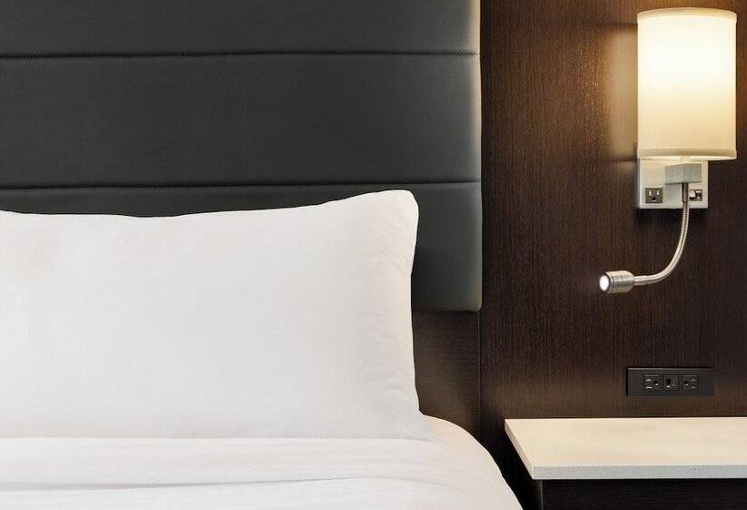 Standard Szoba, Crowne Plaza Knoxville Downtown University, An Ihg