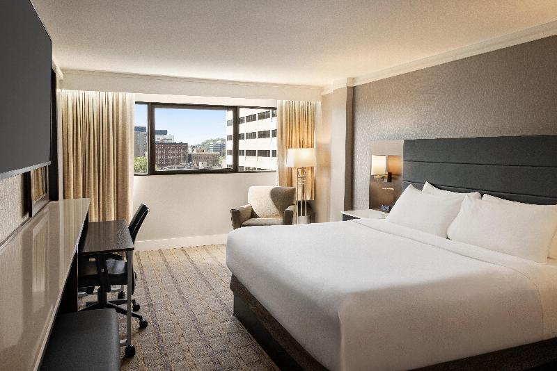 Mozgáskorlátozott Standard Szoba King Size Bed, Crowne Plaza Knoxville Downtown University, An Ihg