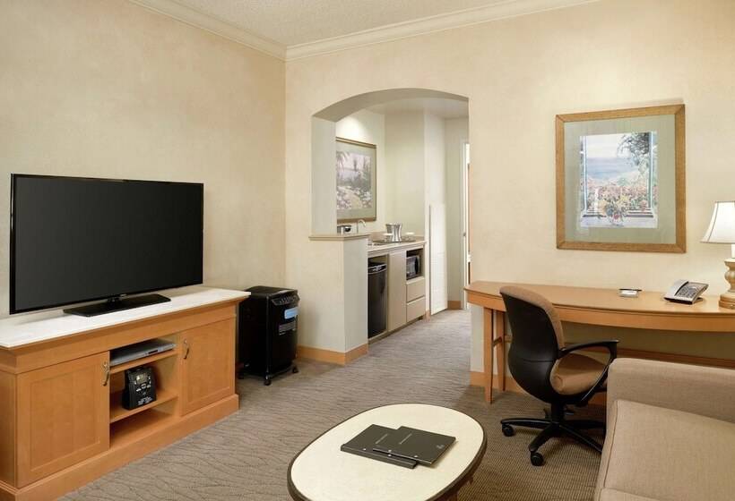 Люкс Кровать Кинг, Hilton Boca Raton Suites