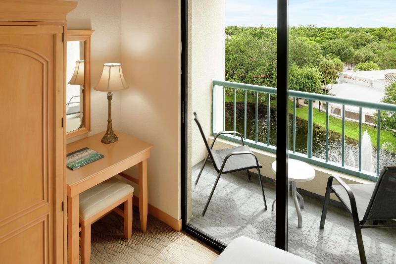 Люкс Адаптированный для Инвалидов, Hilton Boca Raton Suites
