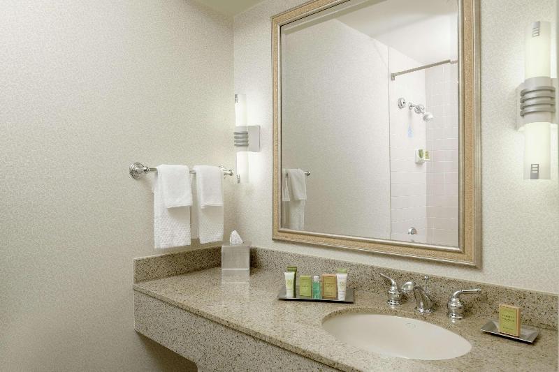 Люкс Кровать Кинг, Hilton Boca Raton Suites