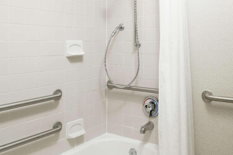Люкс Адаптированный для Инвалидов, Hilton Boca Raton Suites