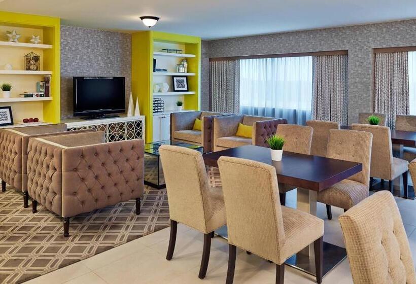 Номер Клуб Кровать Кинг, Sheraton Detroit Novi