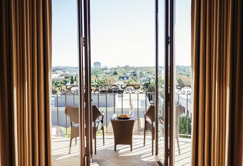 سوئیت برای معلولان, Beverly Wilshire, A Four Seasons