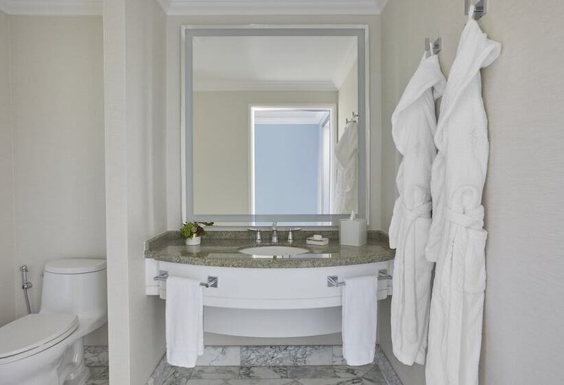 مجموعه ویستا شهر, Beverly Wilshire, A Four Seasons
