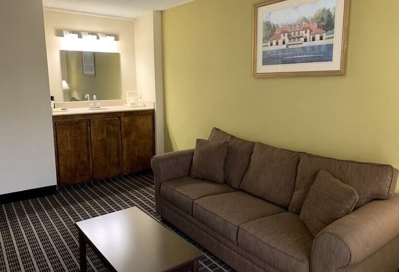 Люкс, Quality Inn & Suites Pensacola Bayview