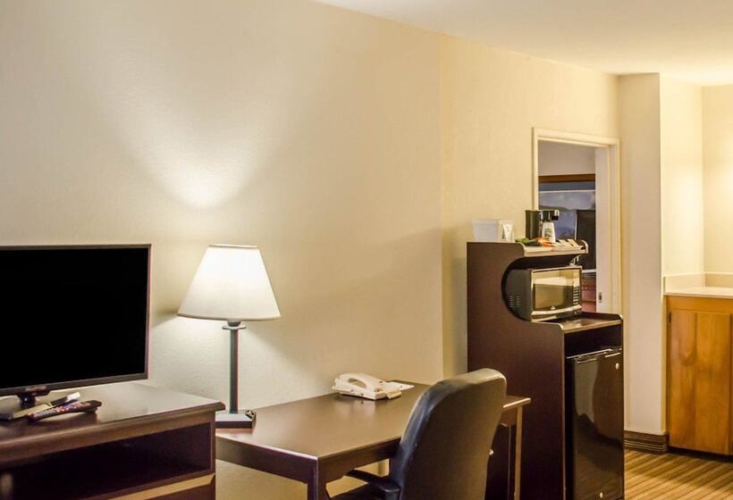 Люкс, Quality Inn & Suites Pensacola Bayview