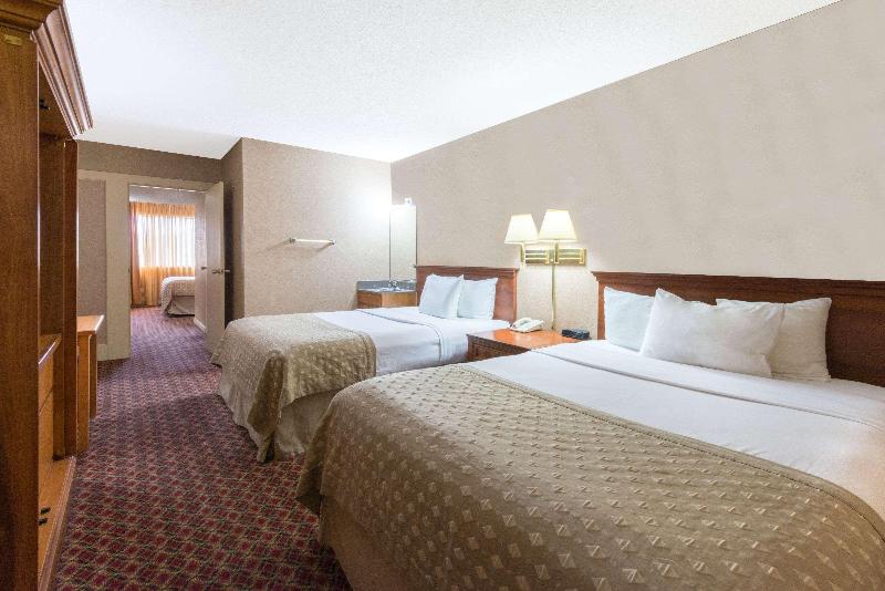 اتاق استاندارد, Ramada By Wyndham Topeka Downtown Hotel & Convention Center