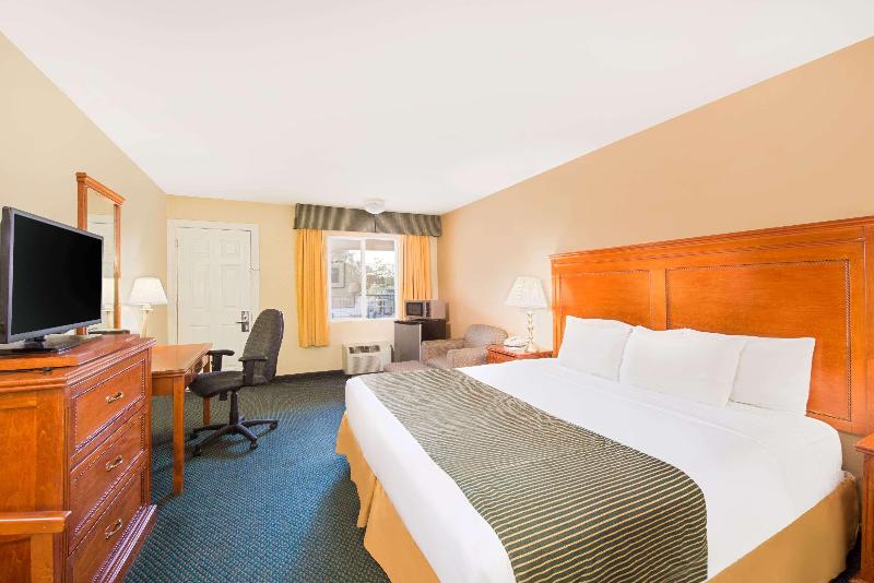اتاق استاندارد با تخت بزرگ, Ramada By Wyndham Flagstaff East