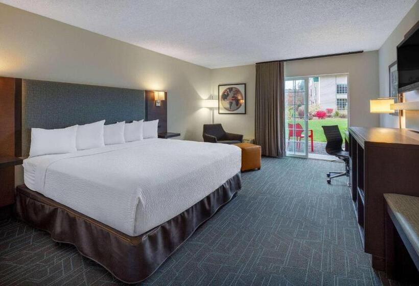 اتاق استاندارد با تخت بزرگ, Ramada By Wyndham Spokane Airport