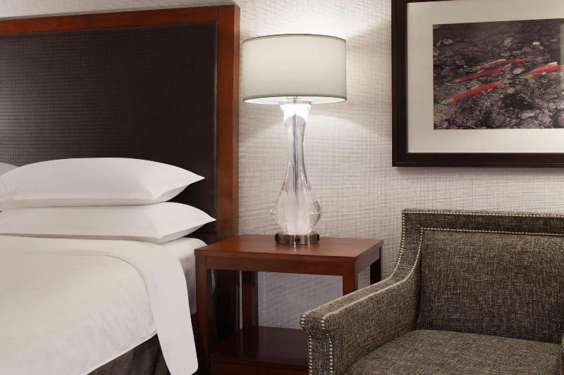 Номер Стандарт Кровать Кинг Адаптированный для Инвалидов, Sheraton Anchorage