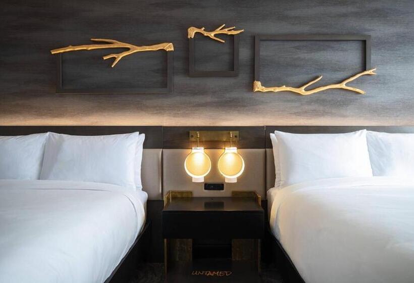 Номер Клуб, Renaissance Chicago North Shore