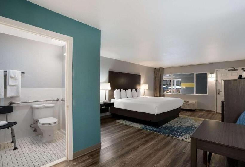 اتاق استاندارد با تخت بزرگ برای معلولان, Richland Riverfront Hotel, Ascend Hotel Collection