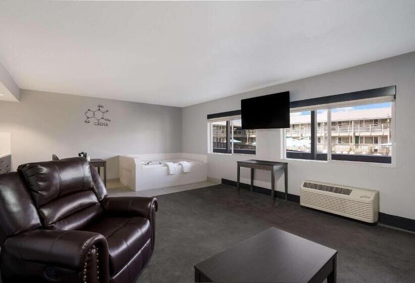 سوئیت با تخت بزرگ, Richland Riverfront Hotel, Ascend Hotel Collection