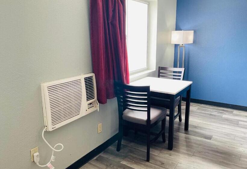 디럭스 스위트 킹 침대, Americas Choice Inn & Suites