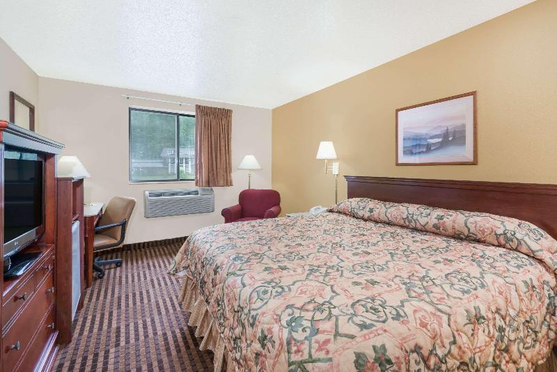 스위트 킹사이즈 침대, Super 8 By Wyndham La Vale/cumberland Area