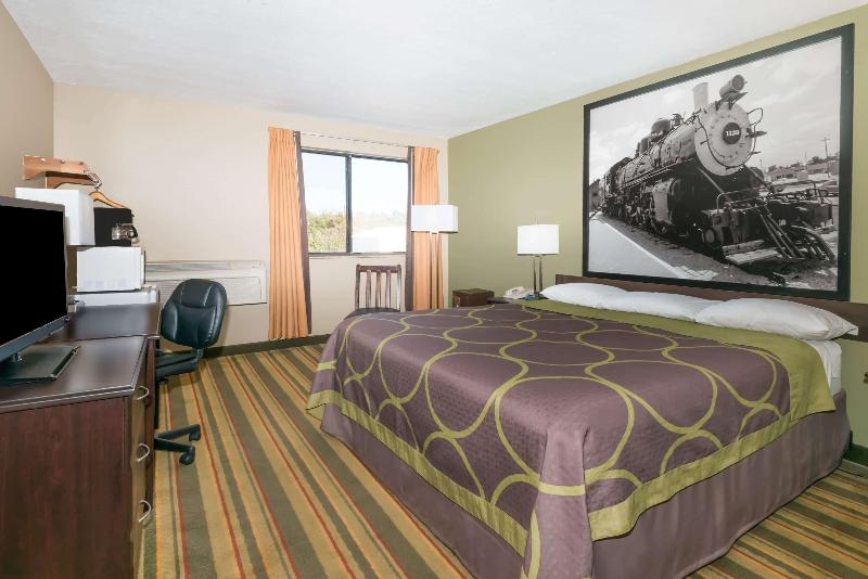 اتاق استاندارد با تخت بزرگ, Super 8 By Wyndham Topeka/wanamaker Rd/i70