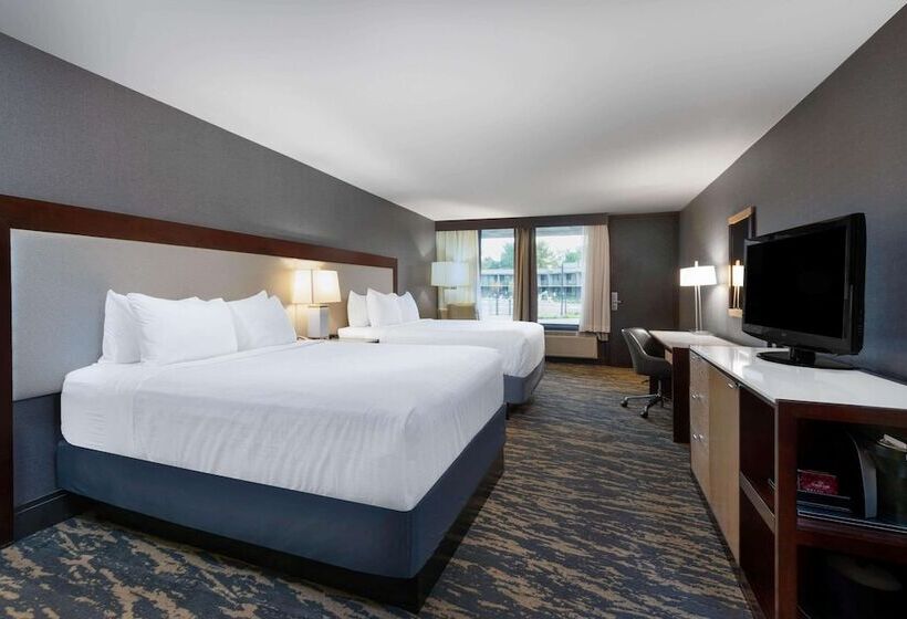اتاق سوپریور با چشم‌انداز استخر, Wyndham Lancaster Resort And Convention Center