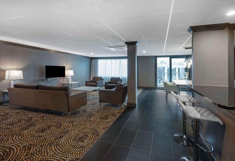 سوییت لوکس, Wyndham Lancaster Resort And Convention Center