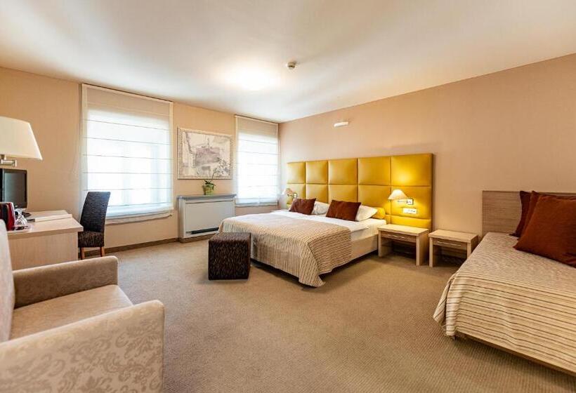 Номер Deluxe с Балконом, Boutique Hotel Kaštel