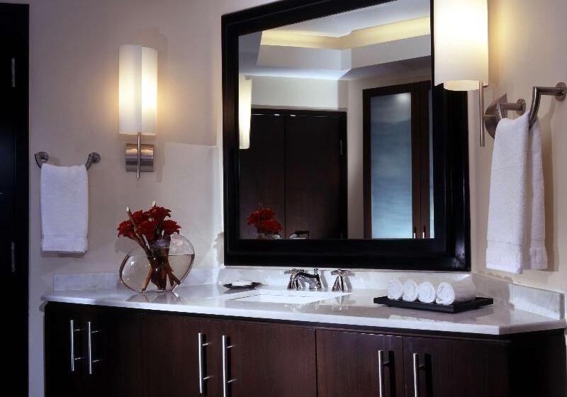 اتاق استاندارد با تخت بزرگ, The Condado Plaza