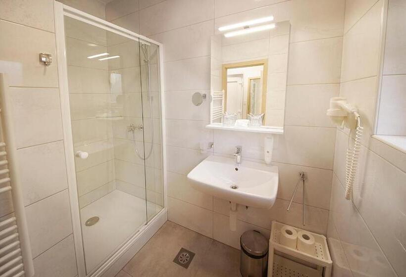 اتاق استاندارد با بالکن, Villa Balcony Or Terrace   Hotel & Resort Adria Ankaran