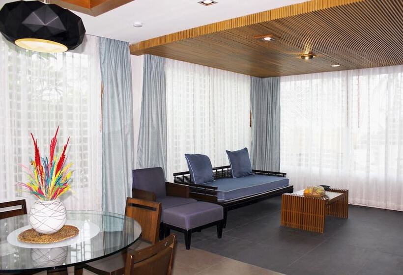 Люкс, Weekender Resort