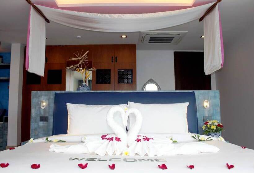 Люкс, Weekender Resort