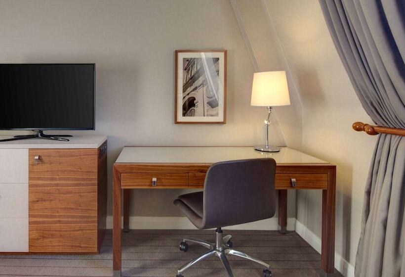 اتاق استاندارد با 2 تخت دوبل, Hilton Cambridge City Centre