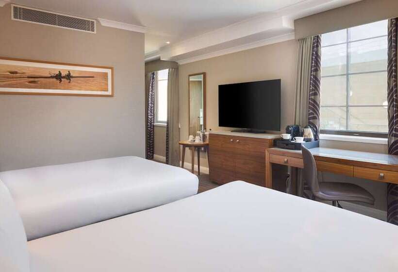 اتاق استاندارد با 2 تخت دوبل, Hilton Cambridge City Centre