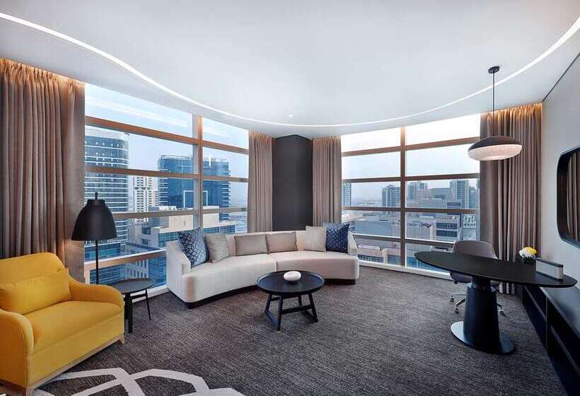 اتاق اجرایی با تخت بزرگ, Hilton Cambridge City Centre